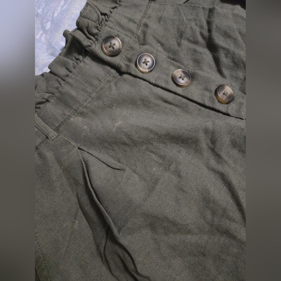 American Eagle Outfitters High Waist Olive Shorts - Picture 3 of 4